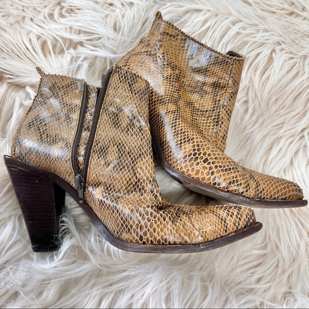 PHILIPPE MODEL CLASSIC POINTED WESTERN LEATHER ANKLE BOOTIES
